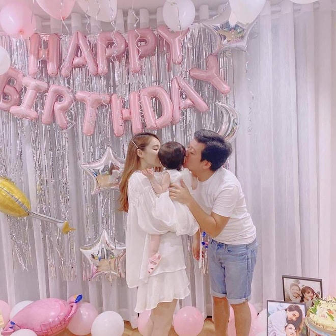 Tổ ấm ngọt ngào của cặp sao Trường Giang - Nhã Phương. 