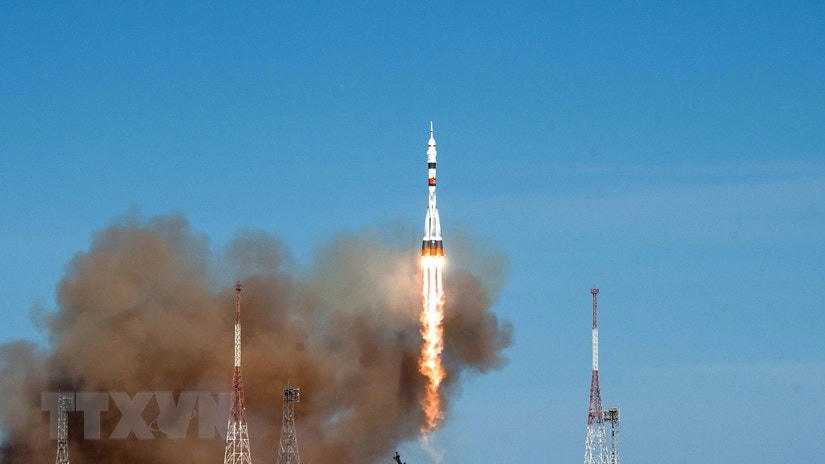 Tàu vũ trụ Soyuz MS-17 rời bệ phóng tại sân bay vũ trụ Baikonur của Nga ở Kazakhstan. (Ảnh: AFP/TTXVN).