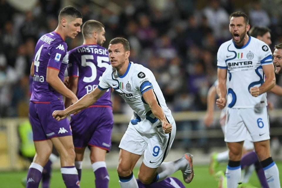 Tiền đạo Dzeko đang có phong độ cao.