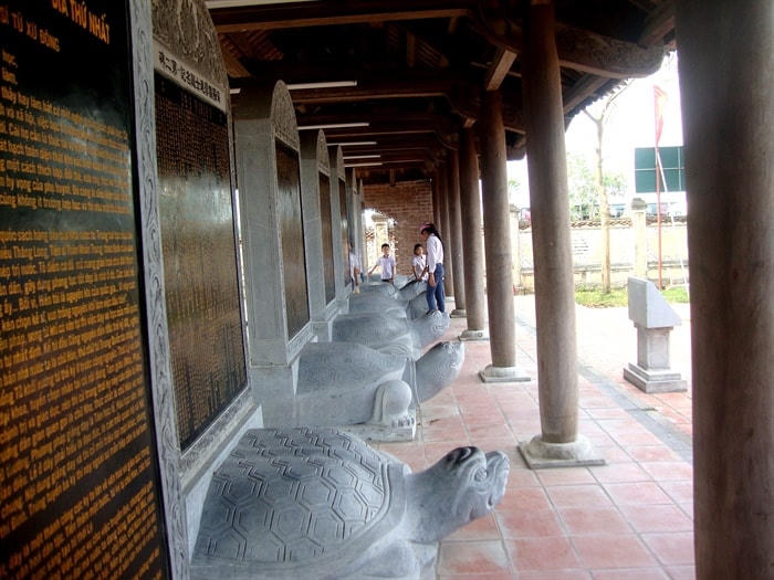 Nhà bia Văn miếu Mao Điền.