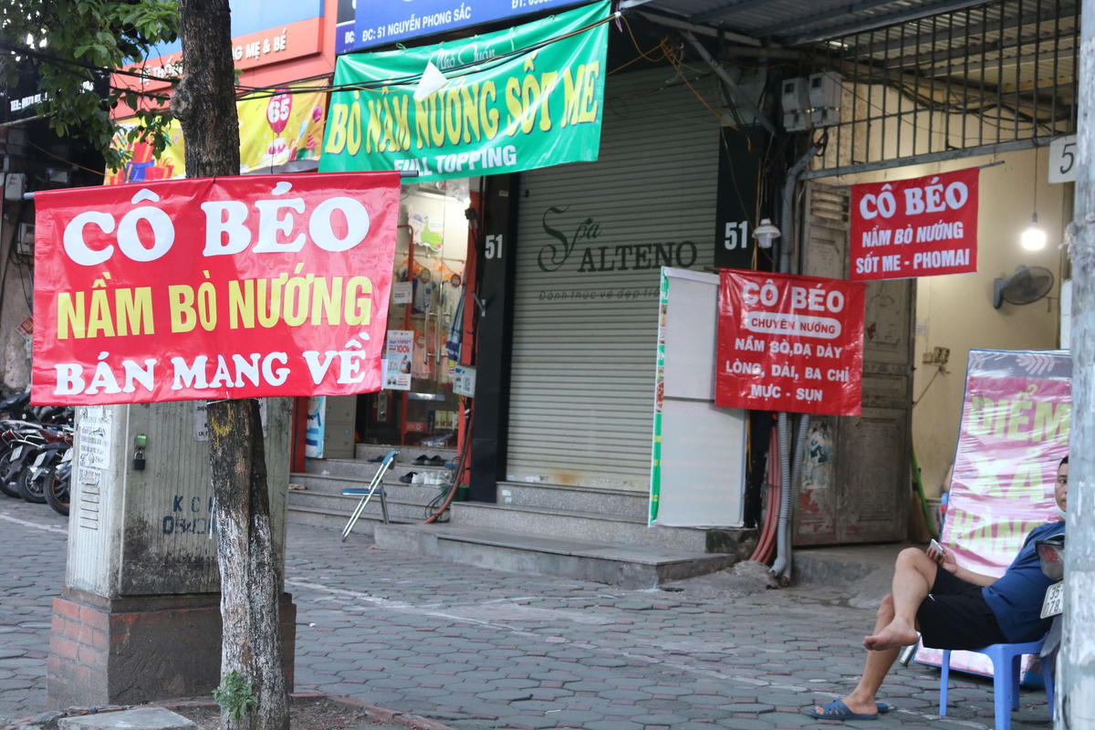 Hà Nội: Hàng quán đóng cửa phòng dịch, chủ kinh doanh bỏ phố về quê