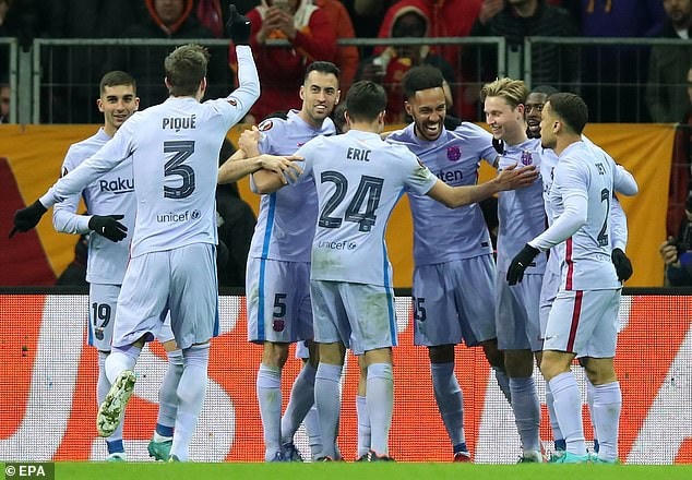 Barcelona thắng Galatasaray 2-1 ở lượt về vòng 1/8 (cũng là tỷ số chung cuộc sau hai lượt trận) và giành quyền vào tứ kết Europa League. 7 đội bóng khác ghi tên mình ở vòng tứ kết năm nay gồm Atalanta, Rangers, SC Braga, Eintracht Frankfurt, Lyon, West Ham và RB Leipzig.