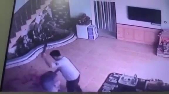 Hình ảnh Đồng chém nhân tình như 'chém chuối' tại một nhà nghỉ.