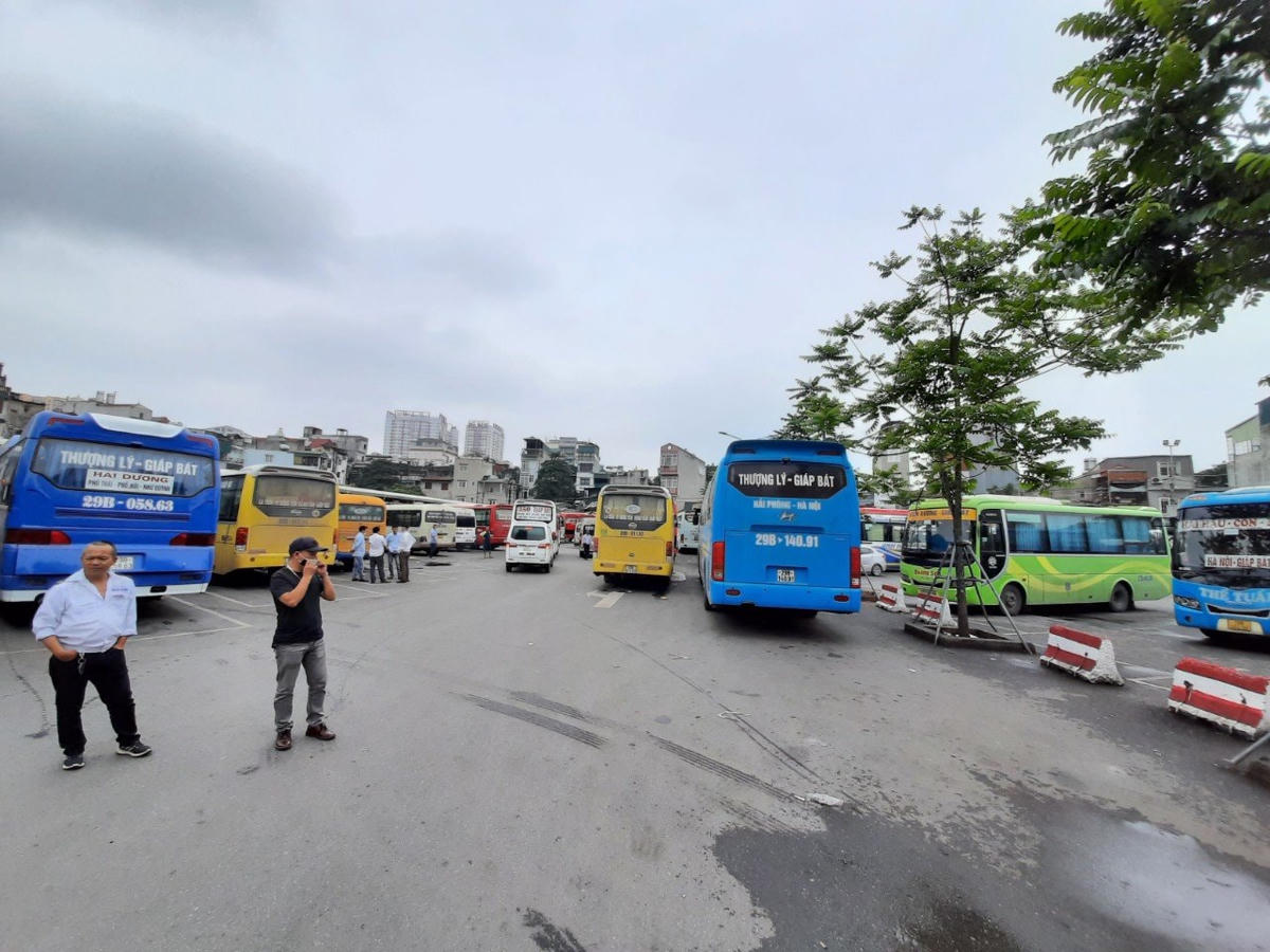 Một tài xế đang trong thời gian nghỉ ngơi cũng không đeo khẩu trang