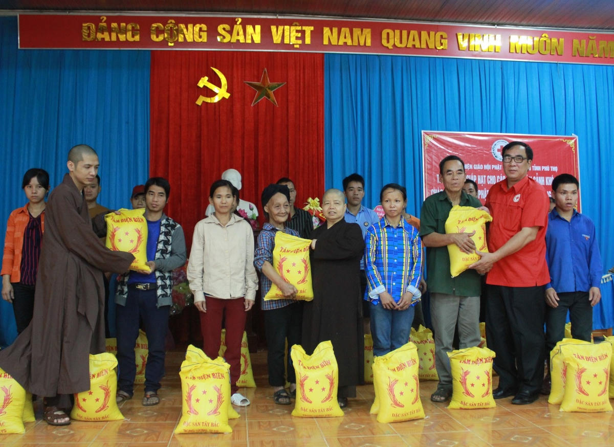 Các cấp hội Phật giáo tỉnh Phú Thọ luôn là tấm gương tiêu biểu trong hỗ trợ người nghèo.