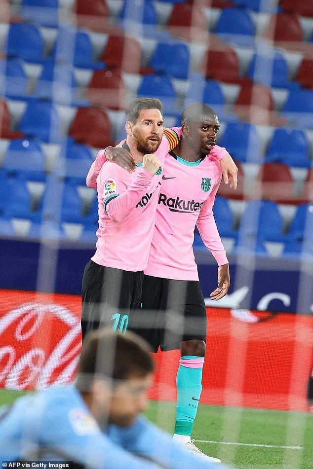 Dembele nâng tỷ số lên 3-2 cho Barcelona ở phút 64.