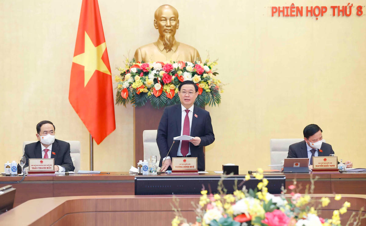 Chủ tịch Quốc hội Vương Đình Huệ phát biểu tại phiên họp.