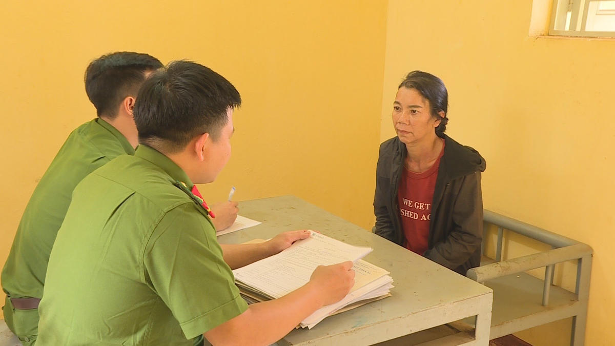 Đối tượng H Ngơm Bdap tại cơ quan CSĐT.