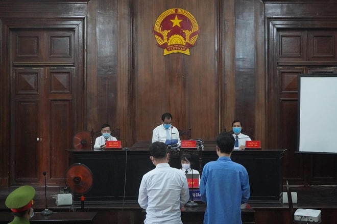 Tòa tuyên án đối với 2 bị cáo.