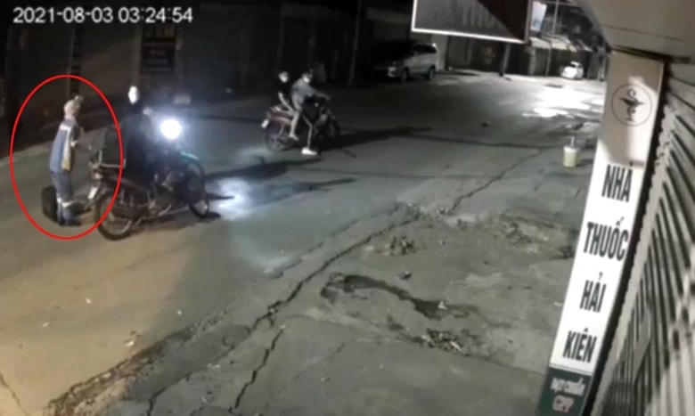 Vụ việc 4 nghi phạm tham gia vụ cướp xe của nữ lao công được camera an ninh ghi lại. Ảnh minh họa.