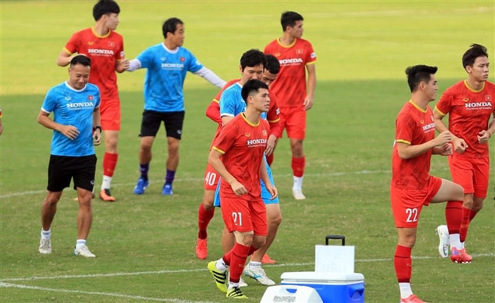 Trung vệ Đình Trọng trở lại sau chấn thương.