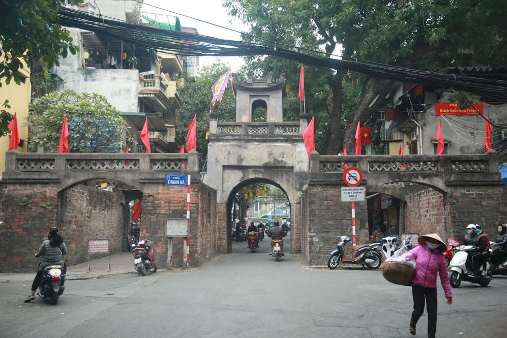 Đường phố Hà Nội thay áo mới chào mừng Đại hội toàn quốc lần thứ XIII của Đảng