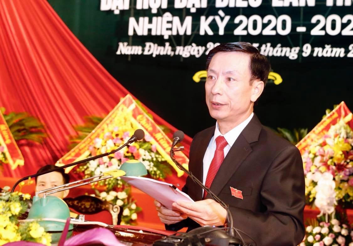 Phó Bí thư Tỉnh ủy, Chủ tịch UBND tỉnh Phạm Đình Nghị trình bày báo cáo chính trị