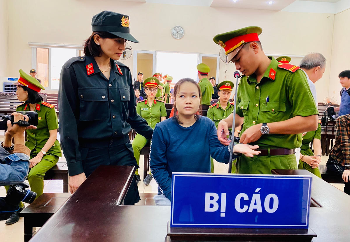 Bị cáo Phạm Thị Thiên Hà, trưởng nhóm tu luyện giáo phái lạ.