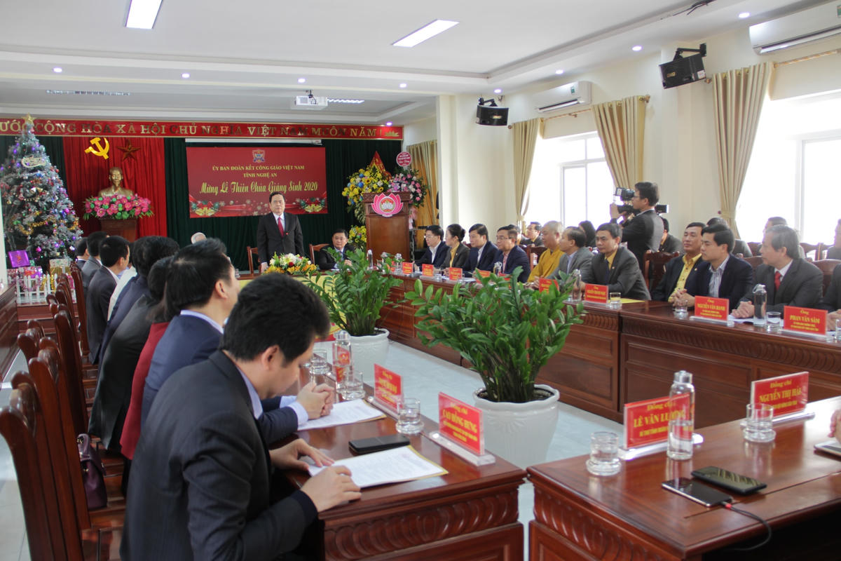 Sáng ngày 13/12, nhân dịp Giáng sinh sắp về, Đoàn công tác UBTƯ MTTQ Việt Nam do Chủ tịch Trần Thanh Mẫn dẫn đầu đã về thăm và tặng quà Ủy ban Đoàn kết Công giáo tỉnh Nghệ An.