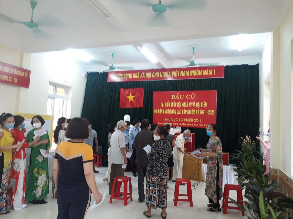 Một điểm bỏ phiếu ở Nam Định hôm 23/5.