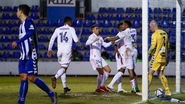 Real Madrid có được bàn thắng mở tỷ số ở phút 45 nhờ công Militao. Lợi thế lớn cùng đẳng cấp vượt trội phần nào khiến Real Madrid chủ quan.