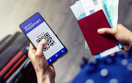 Hộ chiếu vaccine đang là chìa khoá để du lịch Phú Quốc tăng tốc (Ảnh: Báo Phụ nữ Việt Nam).
