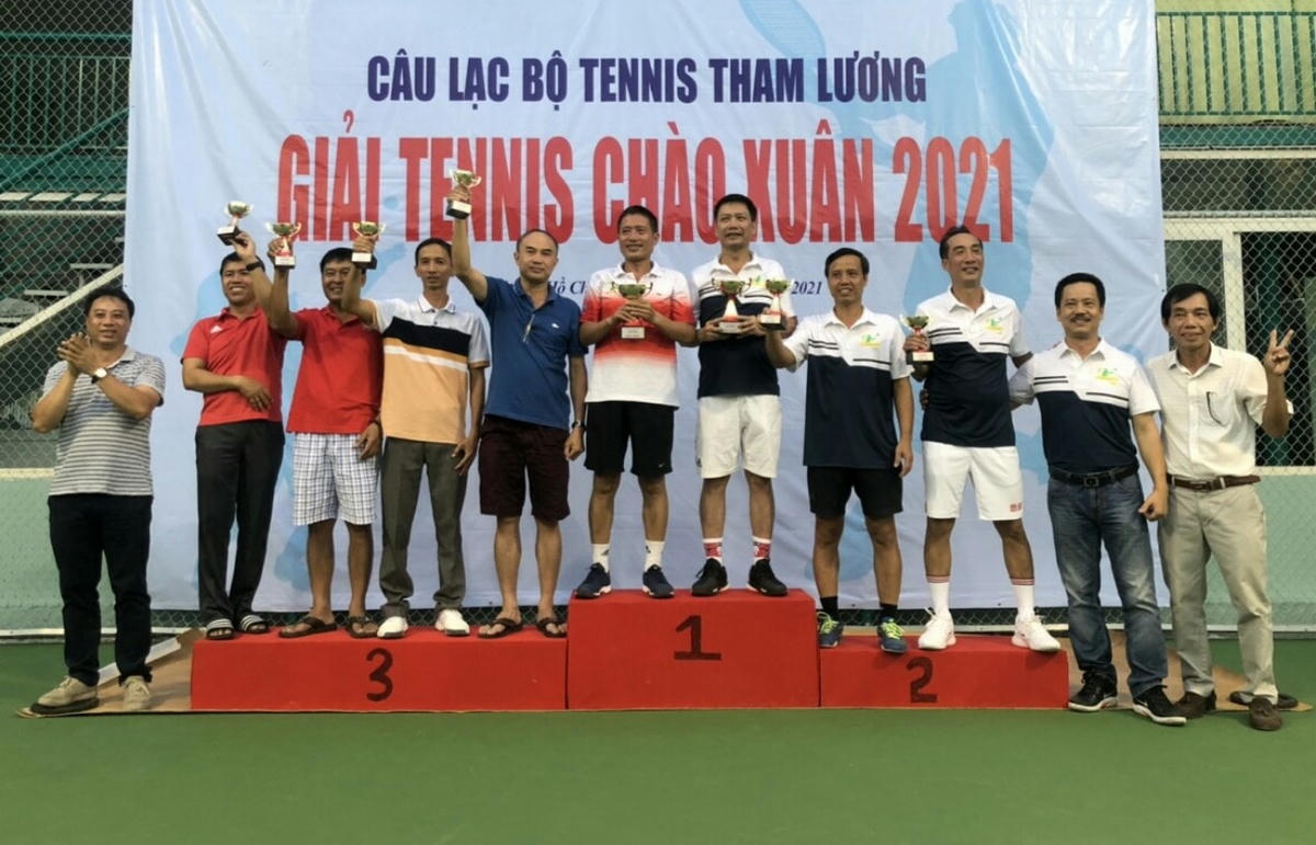 Các cặp đôi nhận Giải nhất, nhì và đồng hạng ba. Ảnh: X Đoàn.