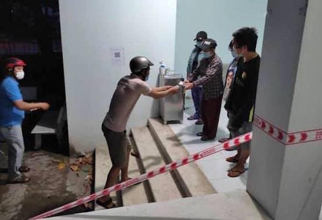 Biết được hoàn cảnh 4 mẹ con nghèo, nhiều người góp một phần ủng hộ để cả gia đình mau chóng về quê an toàn.