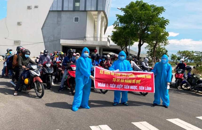 Chuẩn bị đưa đón bà con Tiên Phước ở TP Đà Nẵng về quê. Nguồn: Phùng Văn Huy.