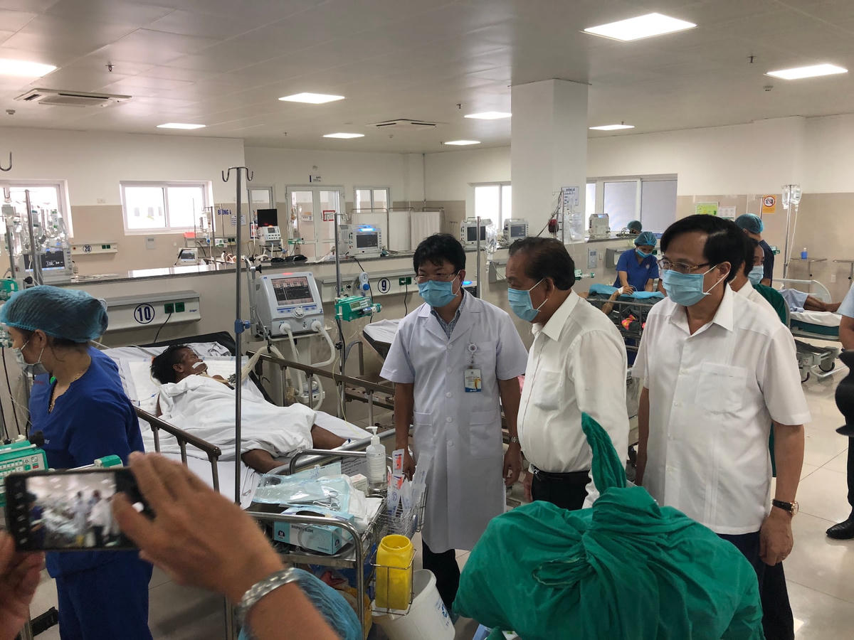 Phó Thủ tướng Thường trực Chính phủ Trương Hòa Bình yêu cầu phải huy động mọi nguồn lực để cứu sống các nạn nhân.