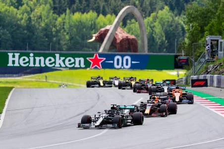 Lewis Hamilton giành chiến thắng đầu tiên tại mùa giải F1 2020