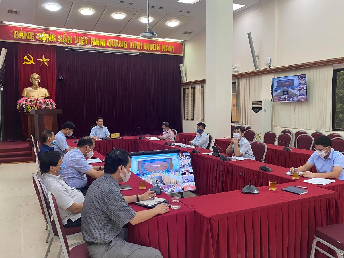 Cuộc họp giao ban công tác vận tải hàng hóa giữa Bộ GTVT và Sở GTVT 63 tỉnh, thành phố chiều tối ngày 21/7.