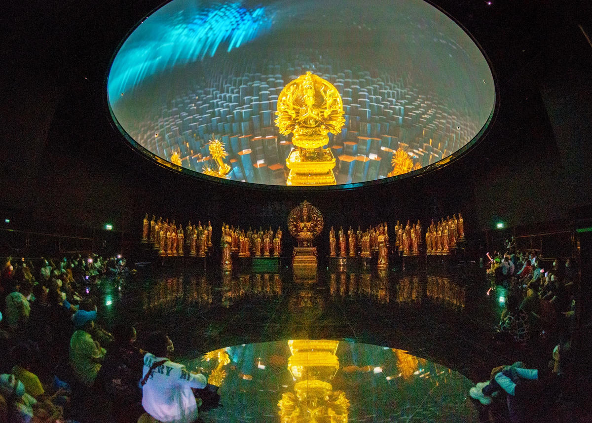 Trình chiếu video Mapping tại mái vòm đại sảnh tầng 1.