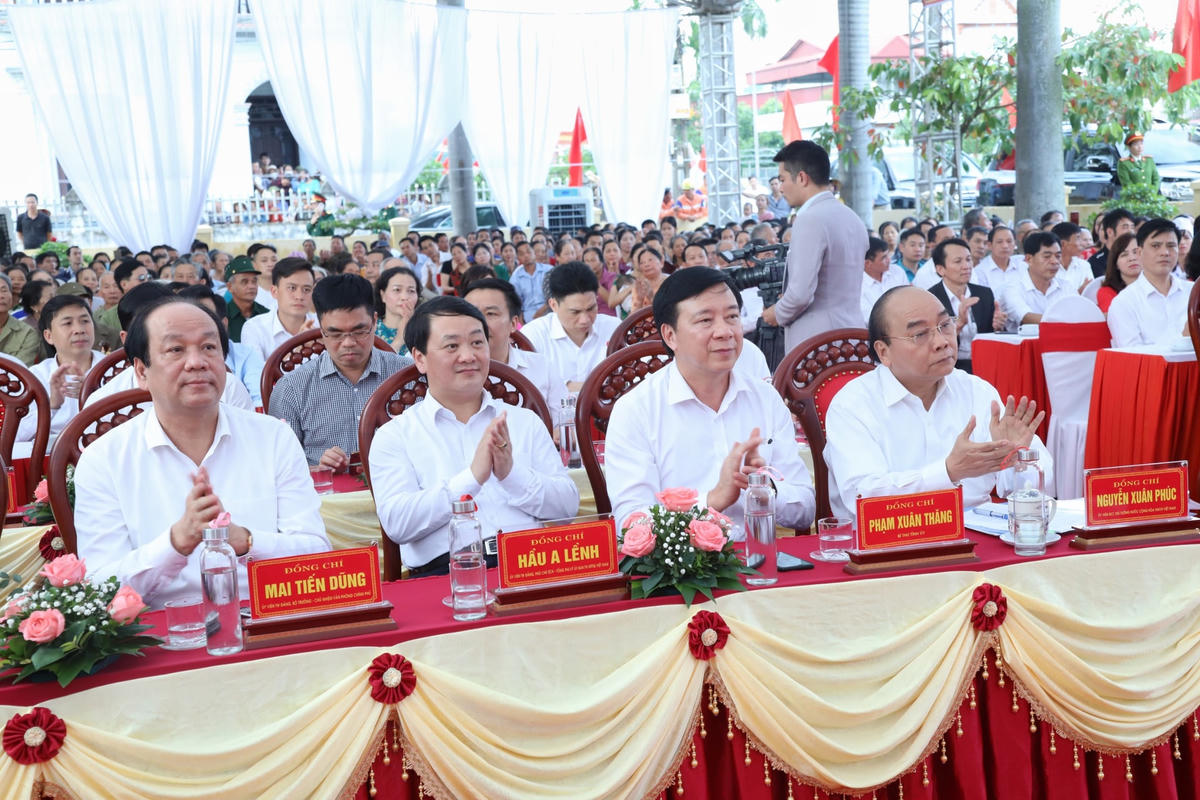 Lãnh đạo Đảng, Nhà nước, MTTQ Việt Nam dự Ngày hội Đại đoàn kết tại thôn Phù Liễn.