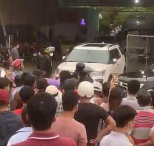 Lực lượng chức năng khám nhà đối tượng Tô Nhựt Khanh.