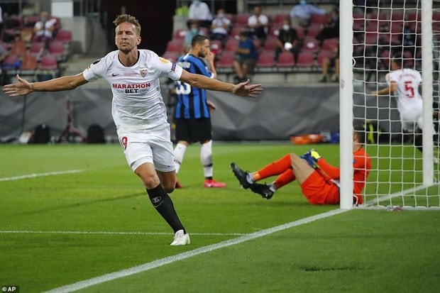 De Jong lập cú đúp cho Sevilla. (Nguồn: AP).