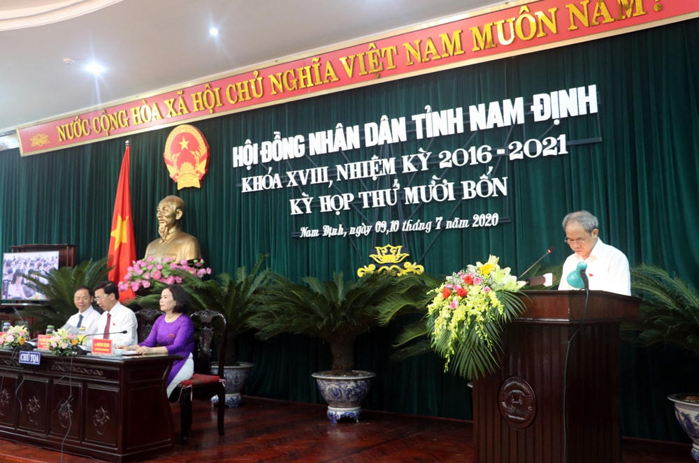 Ông Đoàn Văn Hùng, Chủ tịch Ủy ban MTTQ Việt Nam tỉnh Nam Định thông tin tại Kỳ họp thứ 14, HĐND tỉnh.