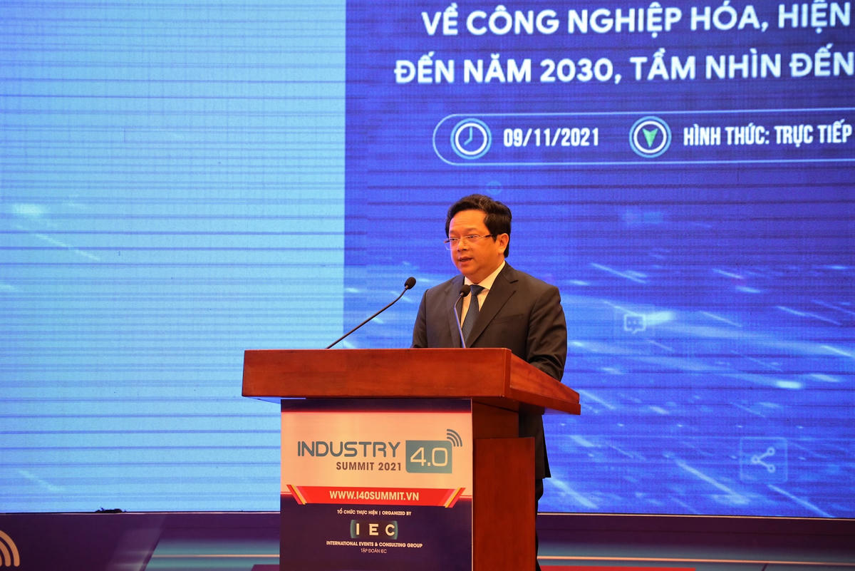 TS. Nguyễn Đức Hiển Phó Trưởng Ban Kinh tế Trung ương phát biểu tại hội thảo