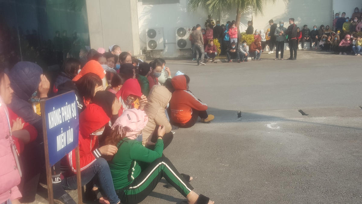 Theo các công nhân, họ ngừng việc do Công ty cắt nhiều khoản phụ cấp, không thưởng Tết.