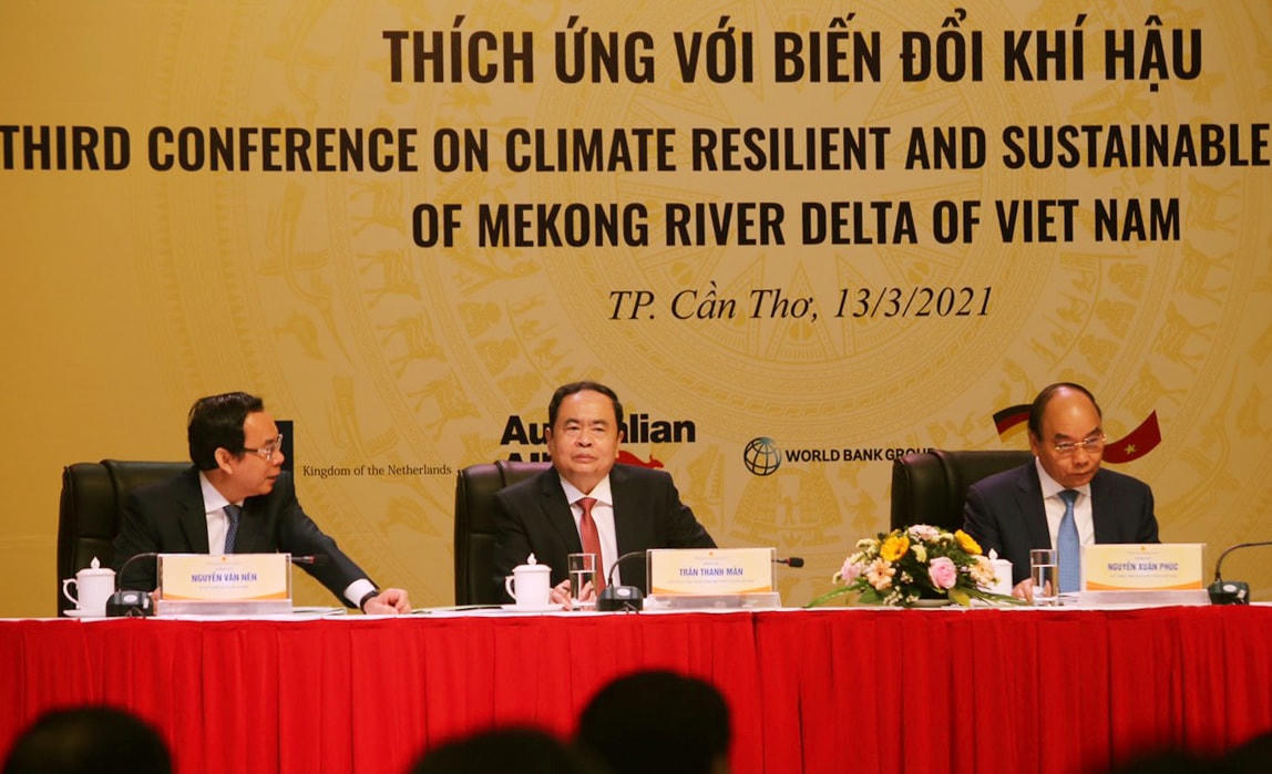 Chủ tịch Trần Thanh Mẫn dự hội nghị.