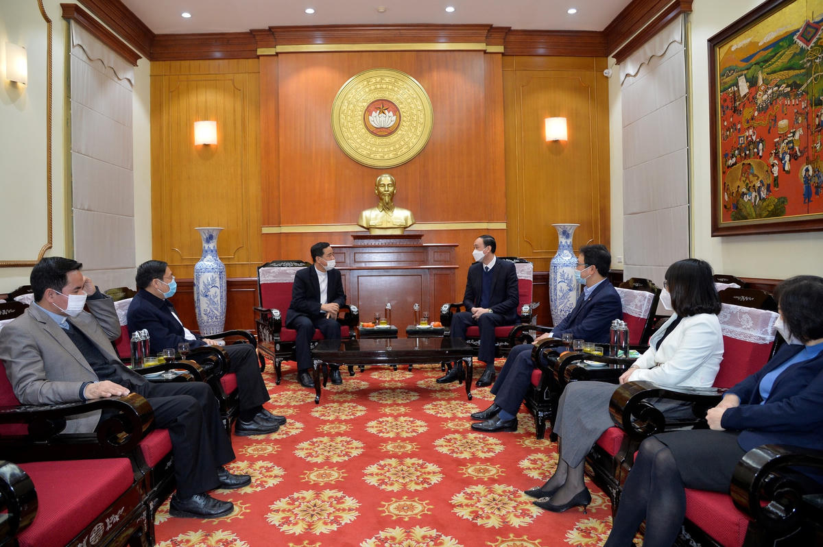 Quang cảnh buổi chúc mừng. 