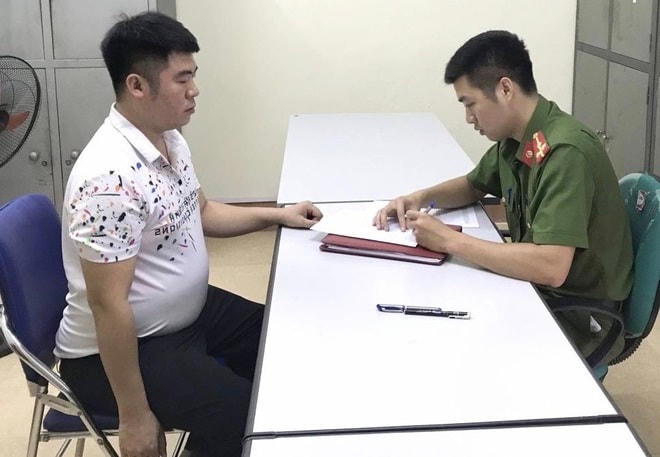 Bùi Mạnh Hùng tại cơ quan Công an. Ảnh: VOV