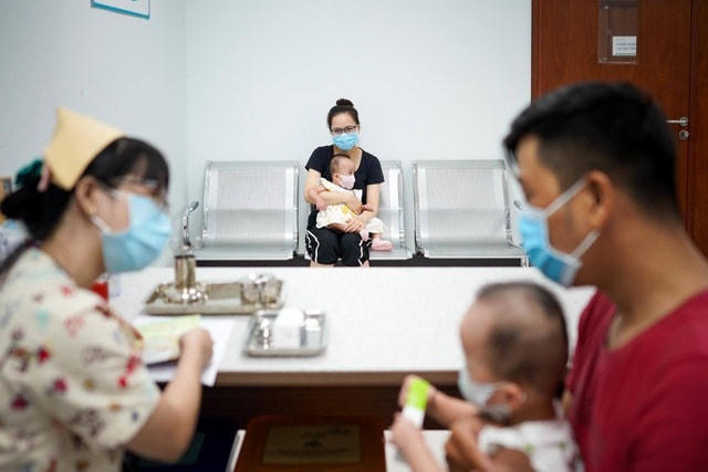 Song nhi sau 2 tháng phẫu thuật, sức khỏe đã bình phục và "siêu quậy".