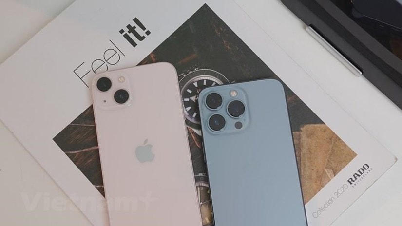 Các mẫu iPhone 13 đang trên đường về nước trong thời gian sớm hơn dự kiến. (Ảnh: PV/Vietnam+).
