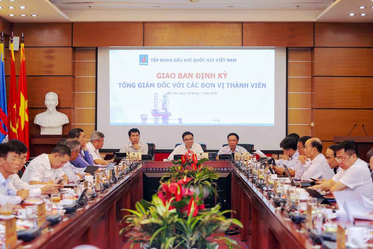 Lãnh đạp PVN họp giao ban với các đơn vị thành viên.