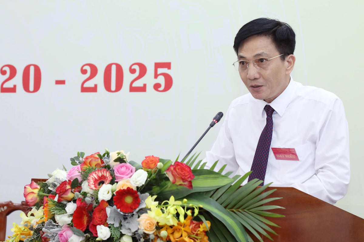 Ông Nguyễn Văn Thịnh, Phó Bí thư Thường trực Đảng uỷ cơ quan Trung ương MTTQ Việt Nam trình bày báo cáo chính trị của Đảng ủy cơ quan khoá XII.