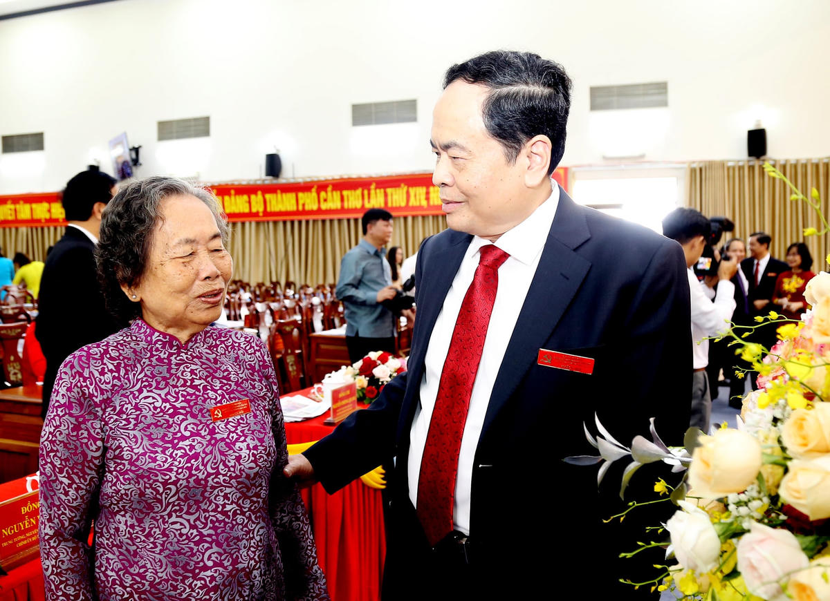 Chủ tịch Trần Thanh Mẫn gặp gỡ các lãnh đạo qua các thời kỳ.