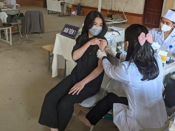 Có 17 em học sinh tại 7 huyện, thị xã ở Thanh Hóa bị phản ứng nặng sau tiêm vaccine.