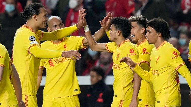 Liverpool chạm tay vào vé bán kết Champions League. (Nguồn: Skysports).