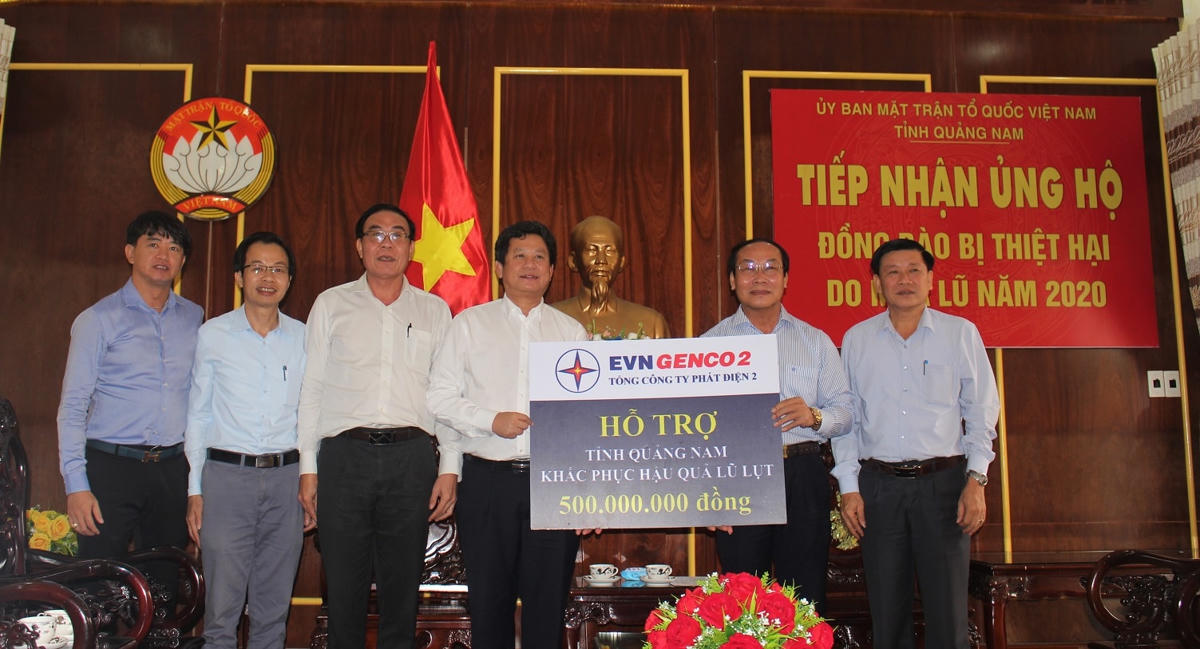 Mặt trận tỉnh Quảng Nam tiếp nhận 500 triệu đồng ủng hộ bà con vùng lũ lụt.