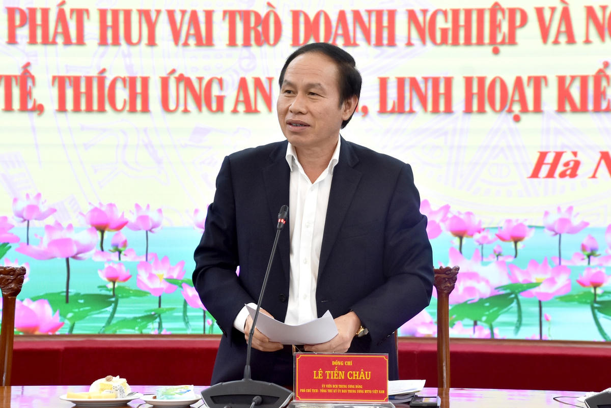 Phó Chủ tịch - Tổng Thư ký Lê Tiến Châu phát biểu chủ trì Tọa đàm.