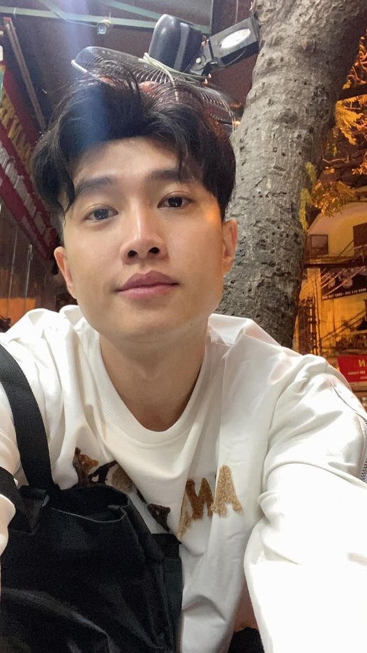 Quốc Trường khéo léo nhắc đến những sự kiện công khai người yêu trẻ của các “chị Đại” showbiz Việt: “Mạnh dạn hỏi mấy em nhỏ kém mình 11 tuổi đang ở đâu?”.