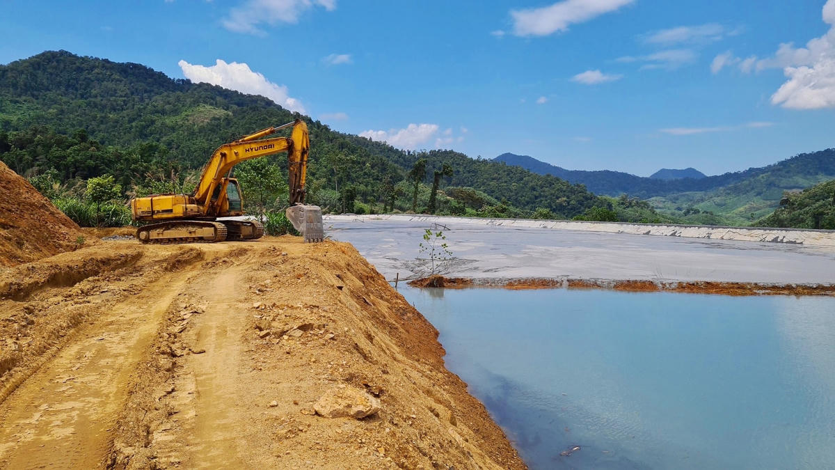CTy Vàng PS tiến hành gia cố hồ chứa quặng ở Đắk Sa.
