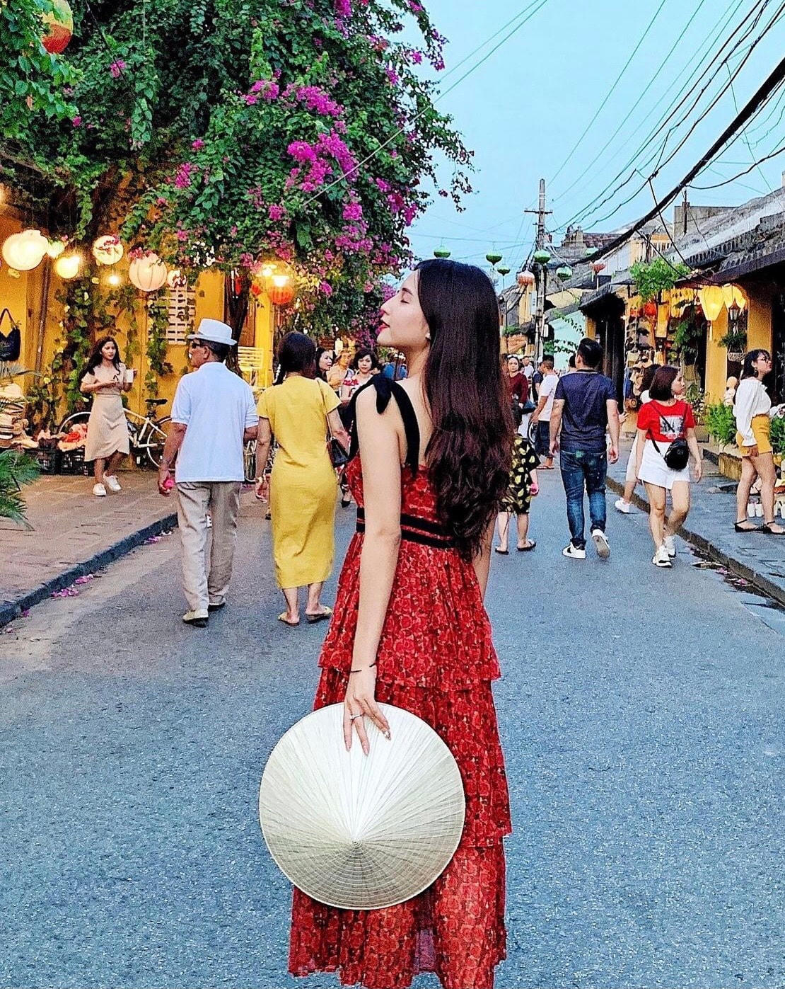 Thiên An sở hữu thân hành mảnh mai, body nóng bỏng.  Kết hợp với nước da trắng, Thiên An dễ gây thiện cảm với người đối diện.